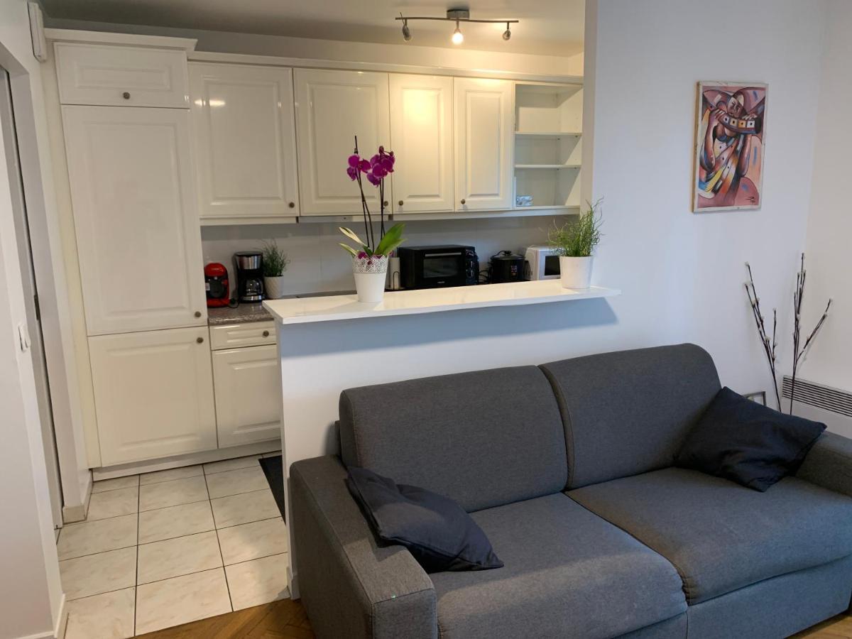 Apartamento Lieu De Ressourcement A Robinson Le Plessis-Robinson Exterior foto