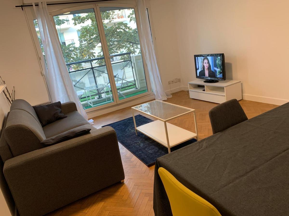 Apartamento Lieu De Ressourcement A Robinson Le Plessis-Robinson Exterior foto