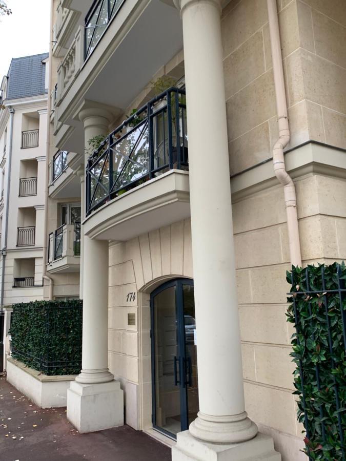 Apartamento Lieu De Ressourcement A Robinson Le Plessis-Robinson Exterior foto