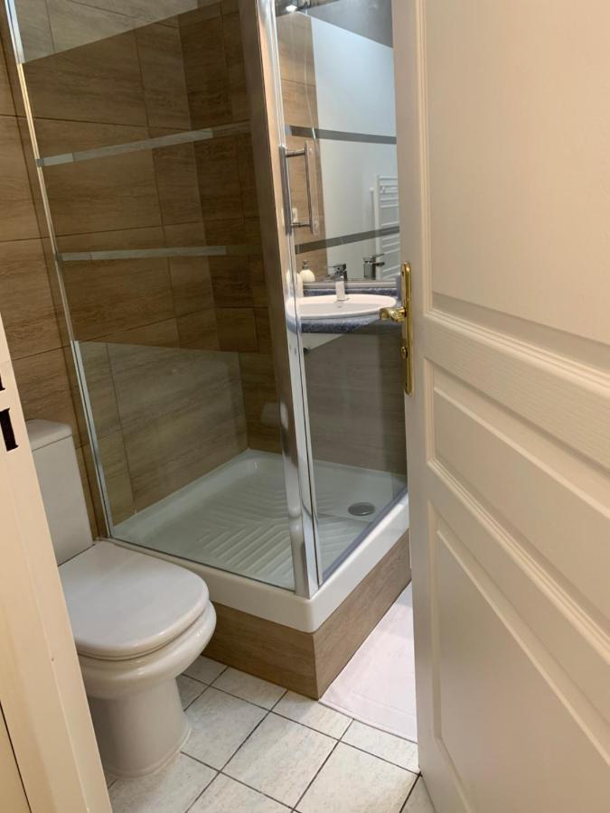 Apartamento Lieu De Ressourcement A Robinson Le Plessis-Robinson Exterior foto